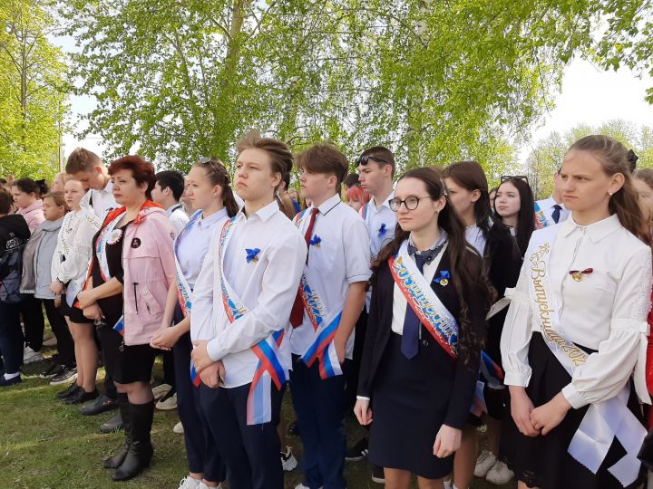 Последние звонки и выпускные в школах России хотят отменить