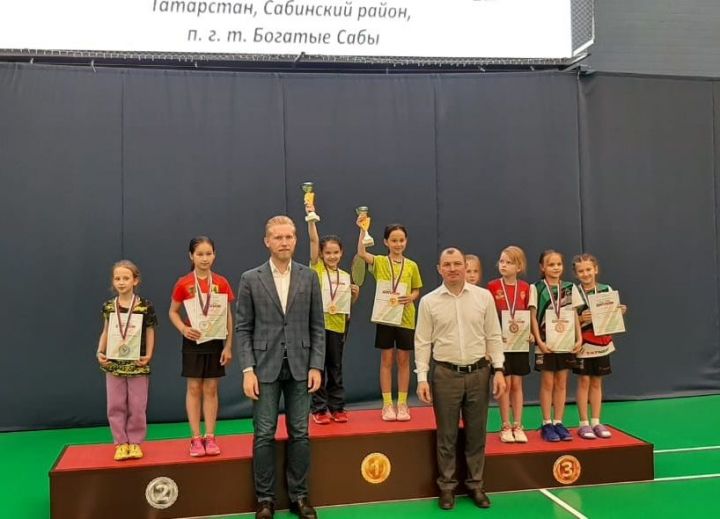 Спортсменка из Камского Устья завоевала «золото» на турнире по бадминтону