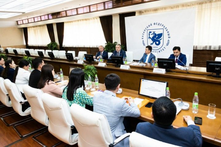 Казахстанские госслужащие  стажируются в КФУ