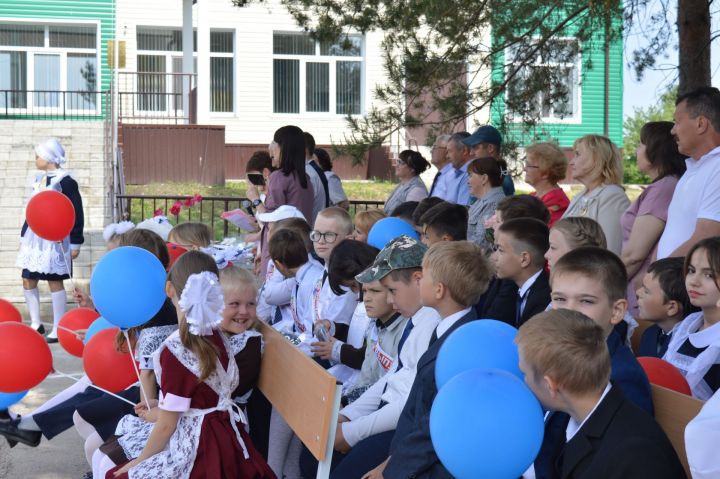 Сегодня во всех школах прозвенели Последние звонки