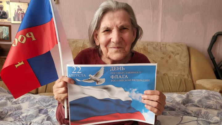 Камскоустьинцы отмечают День Государственного флага России