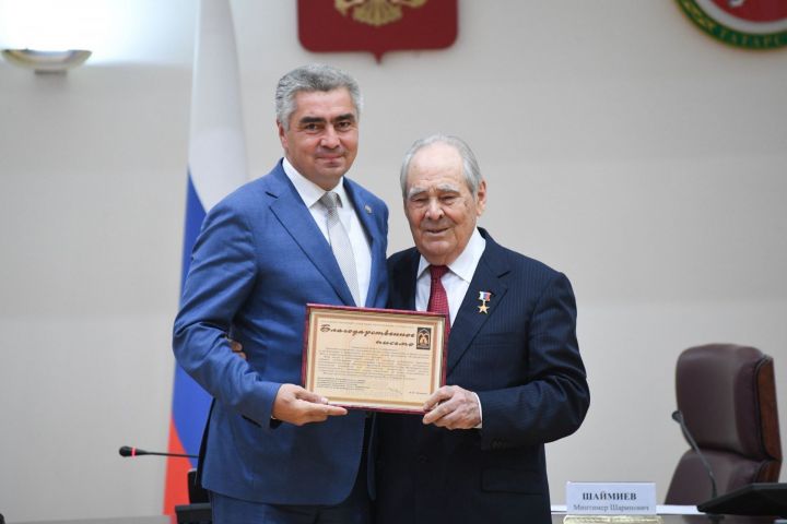 Минтимер Шаймиев вручил благодарственное письмо главе Камско-Устьинского района