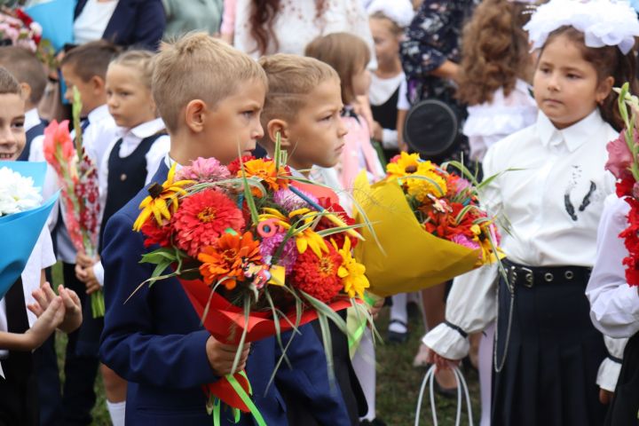 День знаний в пяти школах района проведут Герои России