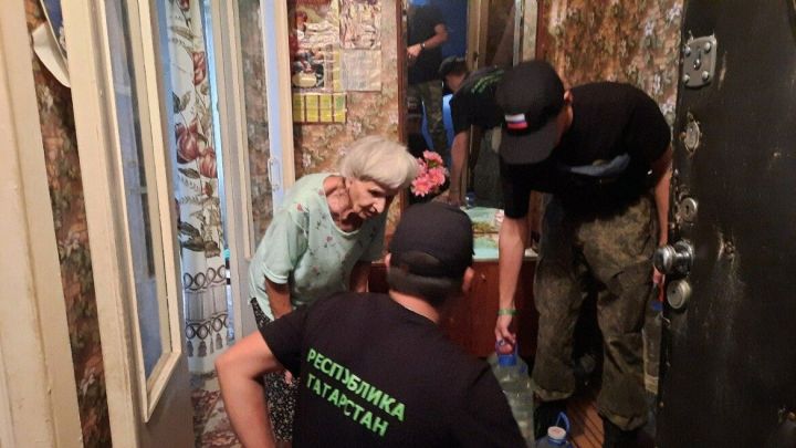 Как волонтеры помогают старикам и детям в Лисичанске