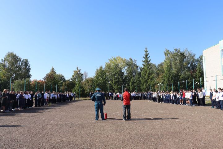 В Камскоустьинской школе провели тренировочную эвакуацию