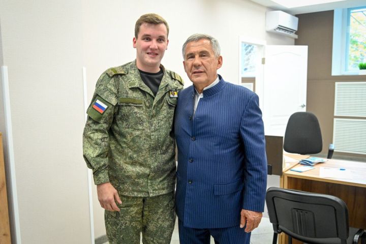 Минниханов посетил центры «Патриот» и «Батыр» в Казани