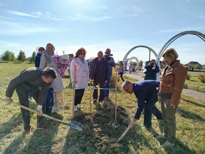 Аллея крепких семей Татарстана начинается в Камском Устье