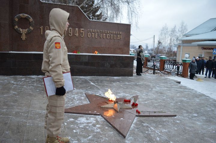 В День героев России  в Камском Устье прошел торжественный митинг