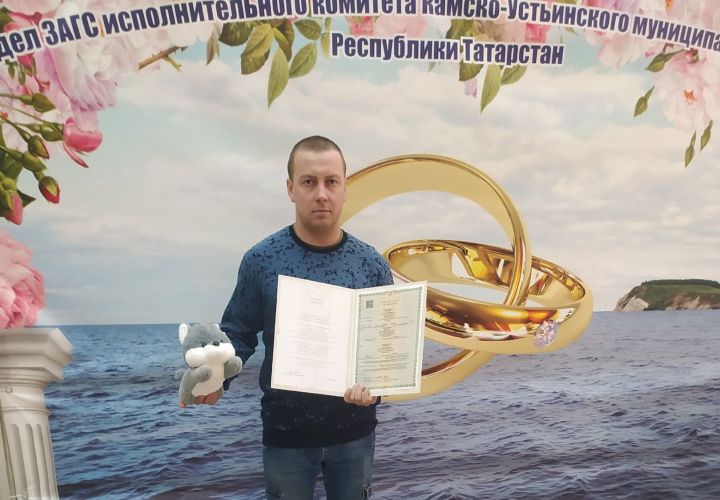 Четвертого ребенка в семье Митрофановых зарегистрировал Камско-Устьинский отдел ЗАГС