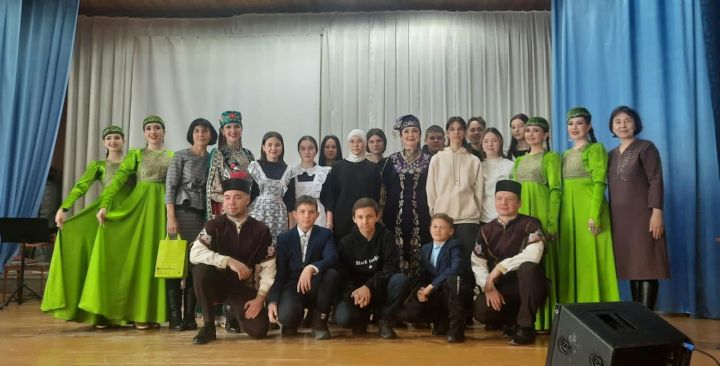 Камскоустьинские школьники аплодировали артистам Госансамбля песни и танца