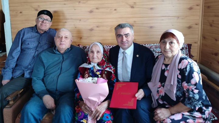 Свой 90-летний юбилей отметила жительница деревни Баргузино
