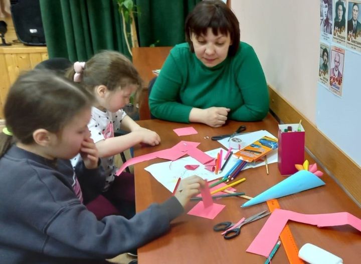 В Маломереткозинском СДК прошел мастер-класс «Подарок маме»
