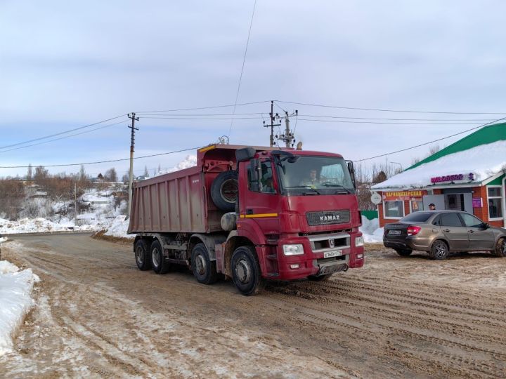 Көн саен урамнардан кар чыгарыла