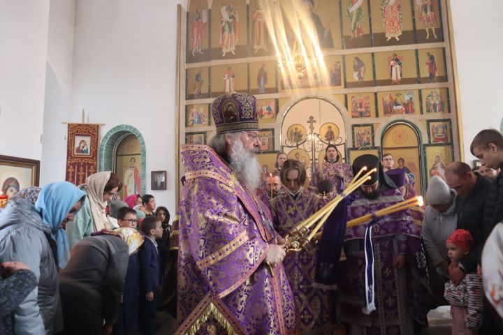 В Красновидовском храме прошла служба