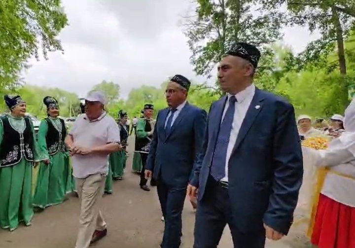 Глава района поздравляет камскоустьинцев