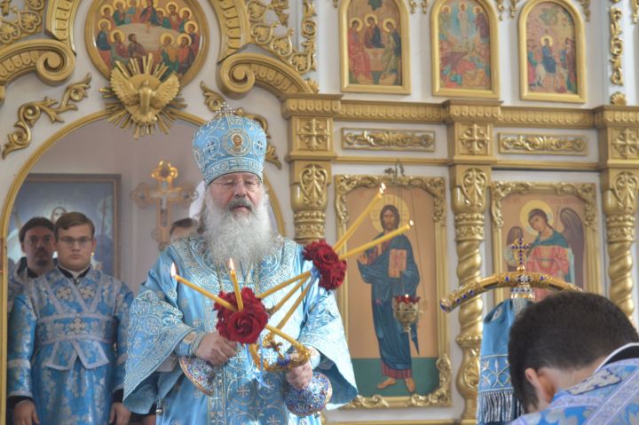 Службу в храме Камского Устья провел Митрополит