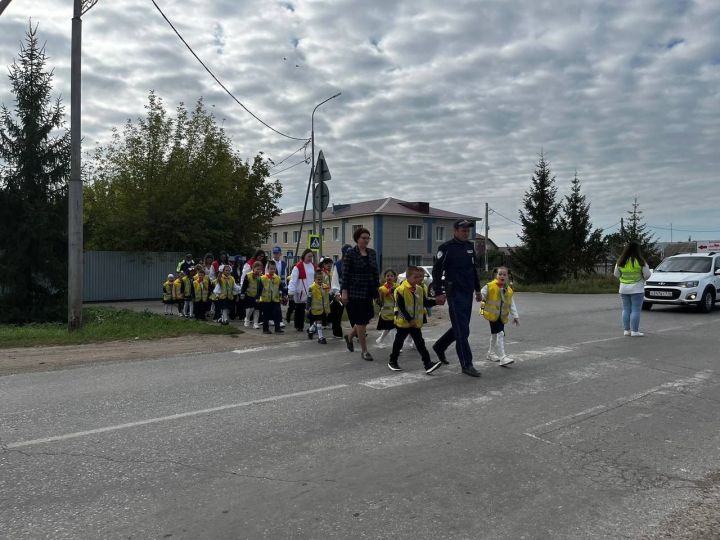 Первоклассники приняли участие в акции «Безопасный переход»