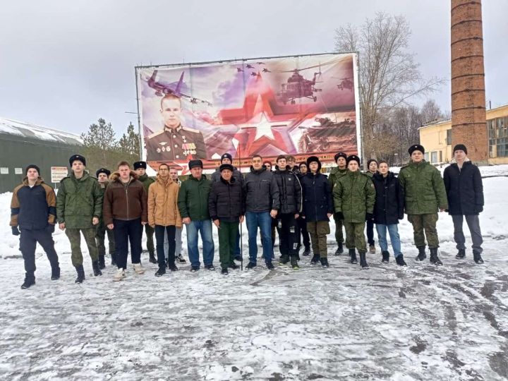 Старшеклассники Камско-Устьинского района познакомились с военной техникой