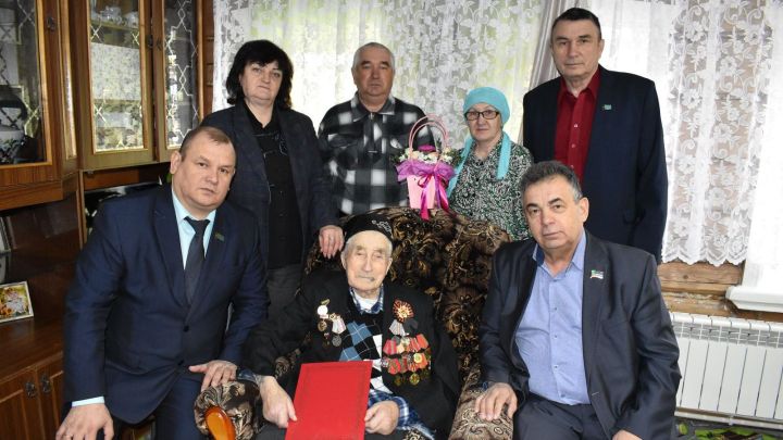 Ветерана Великой Отечественной войны Вазыха Ногуманова поздравили с днем рождения