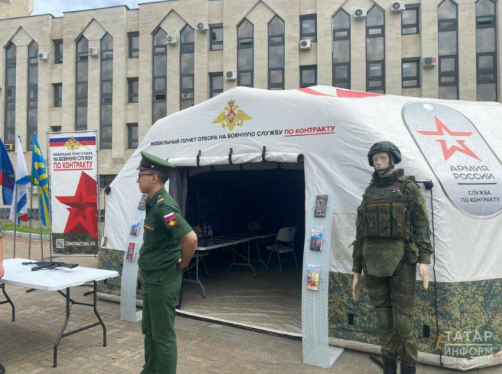 На встрече агитационного поезда в Казани заработал пункт отбора на службу по контракту