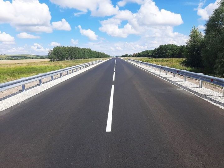 В Камско-Устьинском районе отремонтируют 1,5 километра региональной трассы