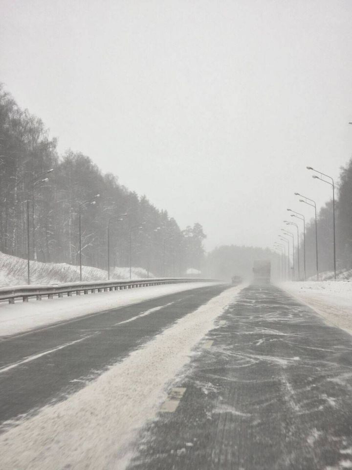 На трассе М5 «Урал» в Татарстане временно ввели ограничения для движения автобусов и грузовиков