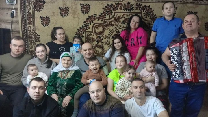 Миннизиган Миннигалиева: 7 детей, 17 внуков, 25 правнуков и одна правнучка