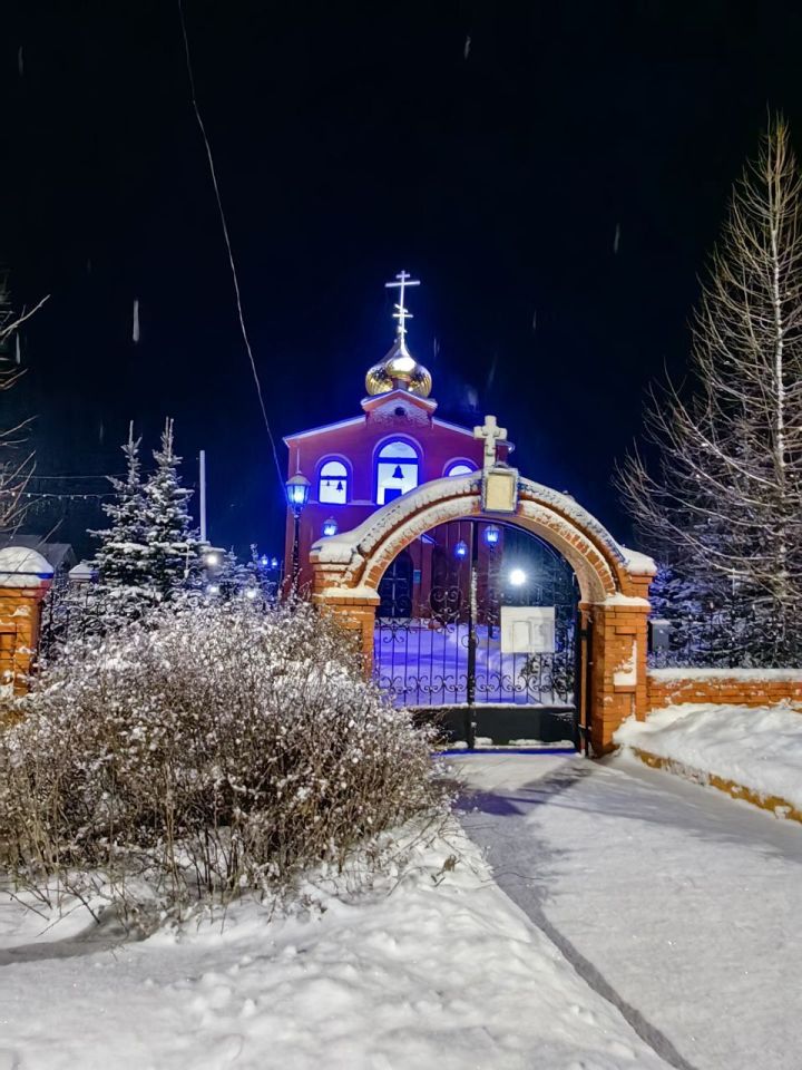 Наиль Вазыхов поздравляет камскоустьинцев с Рождеством!