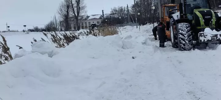В Камском Устье готовят дороги и тротуары для школьников