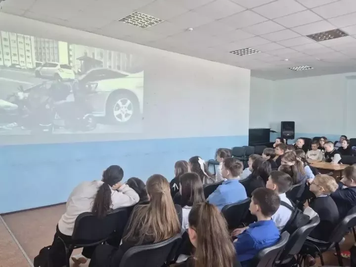 Ученикам Камскоустьинских школ напомнили о правилах дорожного движения