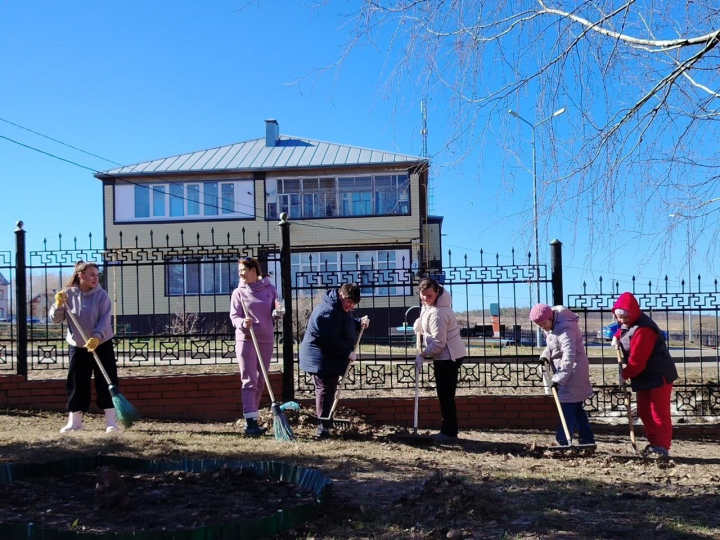 В Камском Устье стартовал сезон субботников