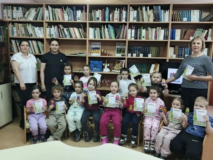 Тукай белэн яшибез