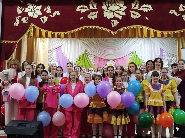 Яркий праздник песни прошел в Камском Устье