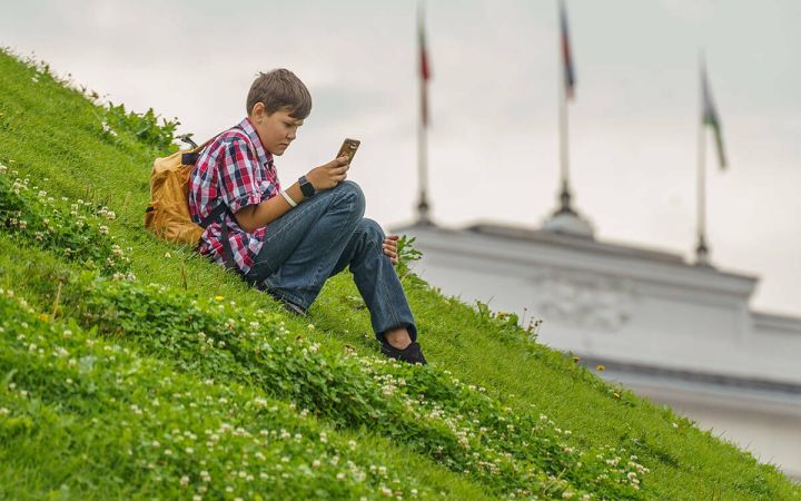 Тихий и замкнутый ребёнок: почему именно он — главная цель для вербовщика?