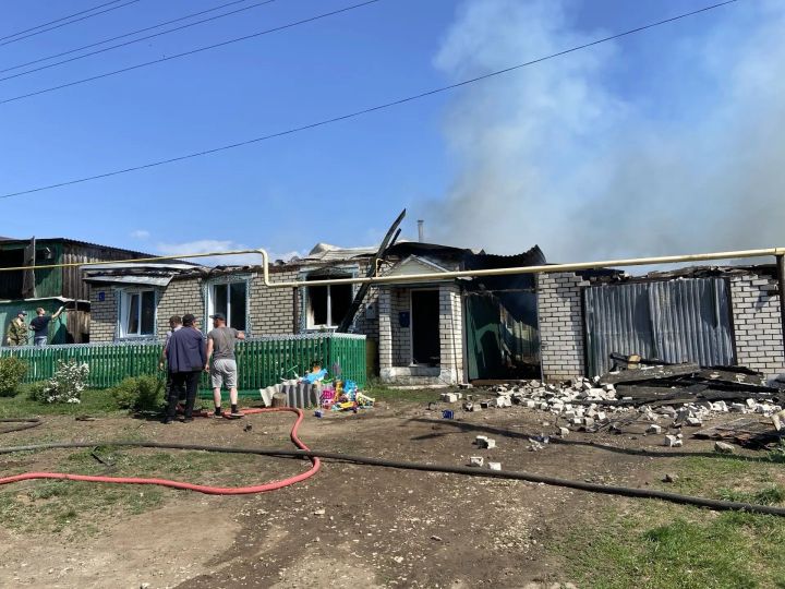 В Камско-Устьинском районе сгорели два дома
