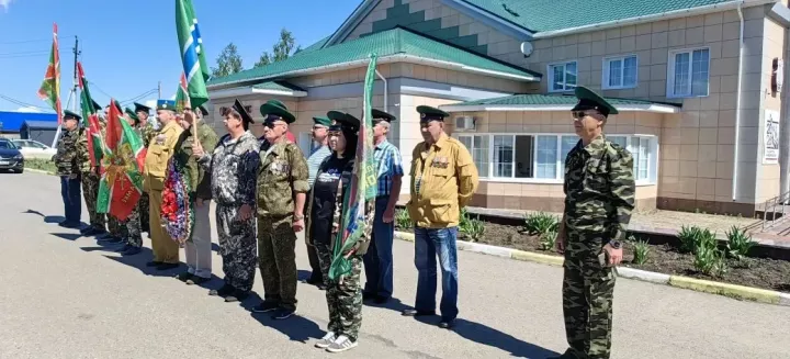 Камскоустьинцы  прошли строем в честь дня пограничников
